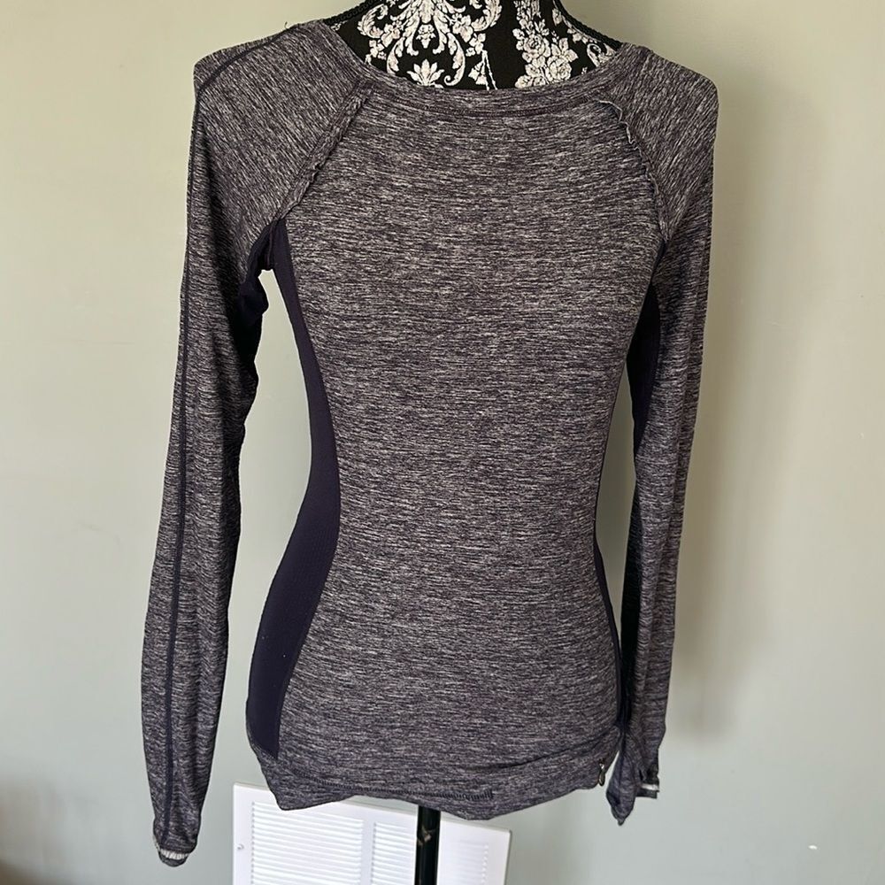 lululemon athletica Women's Long Sleeve Heathered Gray Performance Top